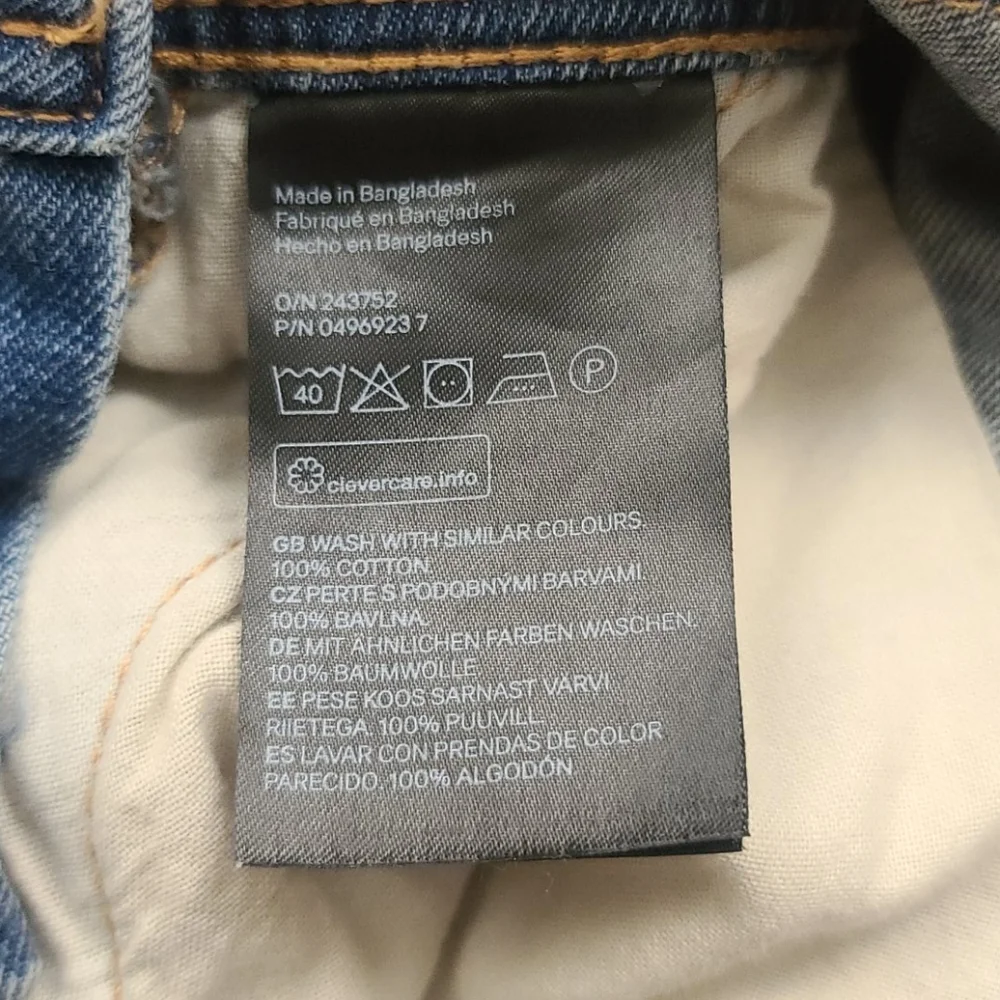 H&M Divided Distressed Jean Short Overalls Size 2 - Picture 6 of 6